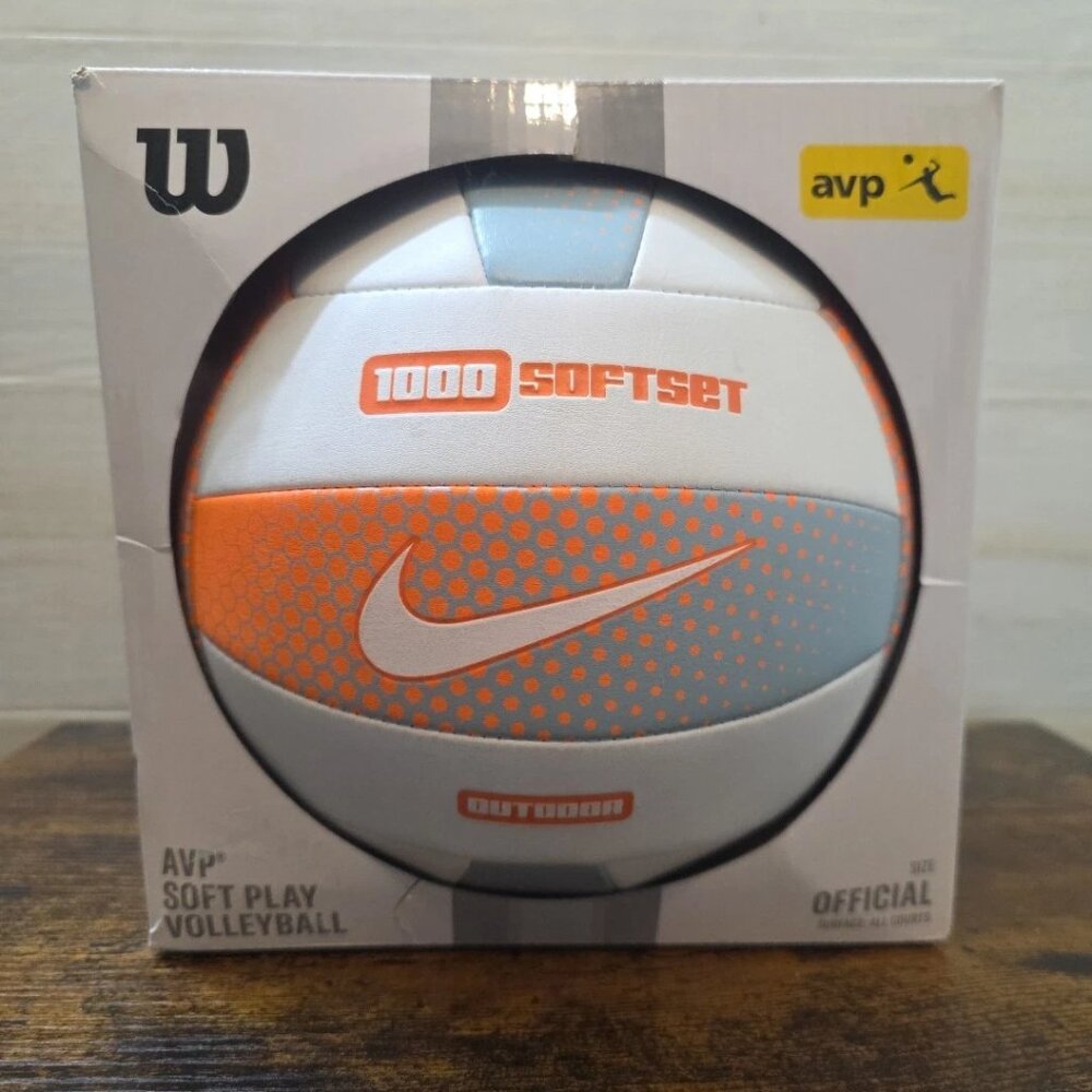 W 1000 Softset Outdoor Volleyball SIZE: OFFICIAL SURFACE: ALL COURTS AVP SFT PLY